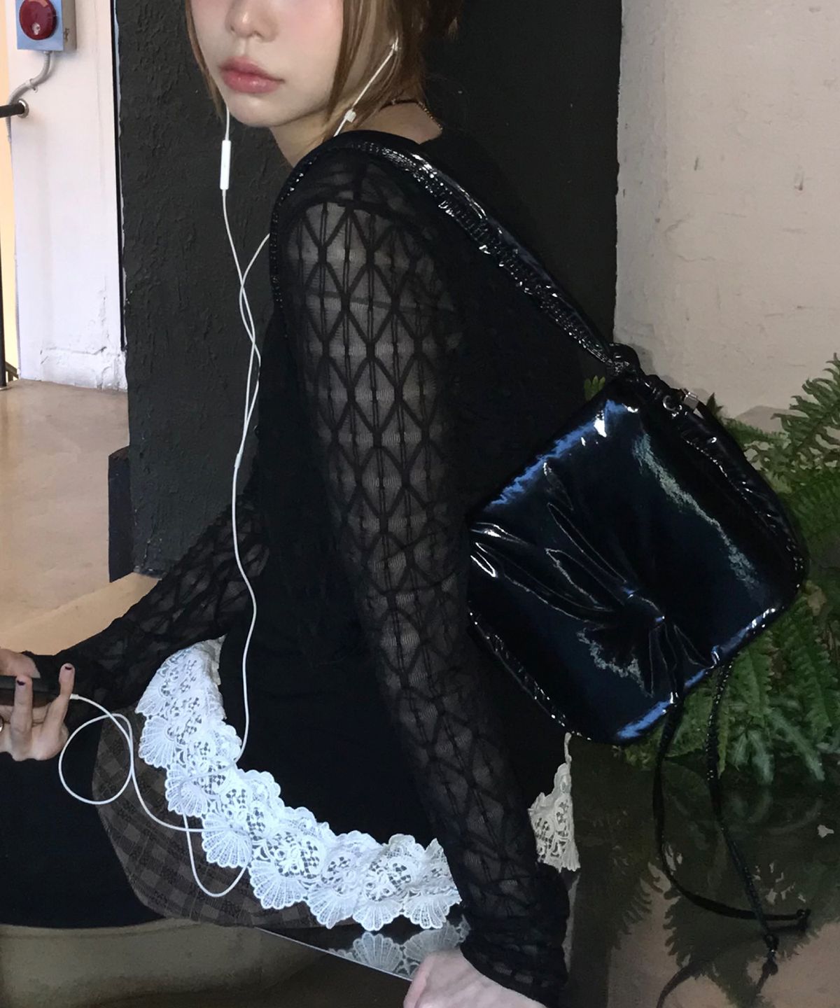 아이띵소(ITHINKSO) PUFFY SHOULDER & CROSS _ SHINY 퍼피 숄더 & 크로스 _ 샤이니
