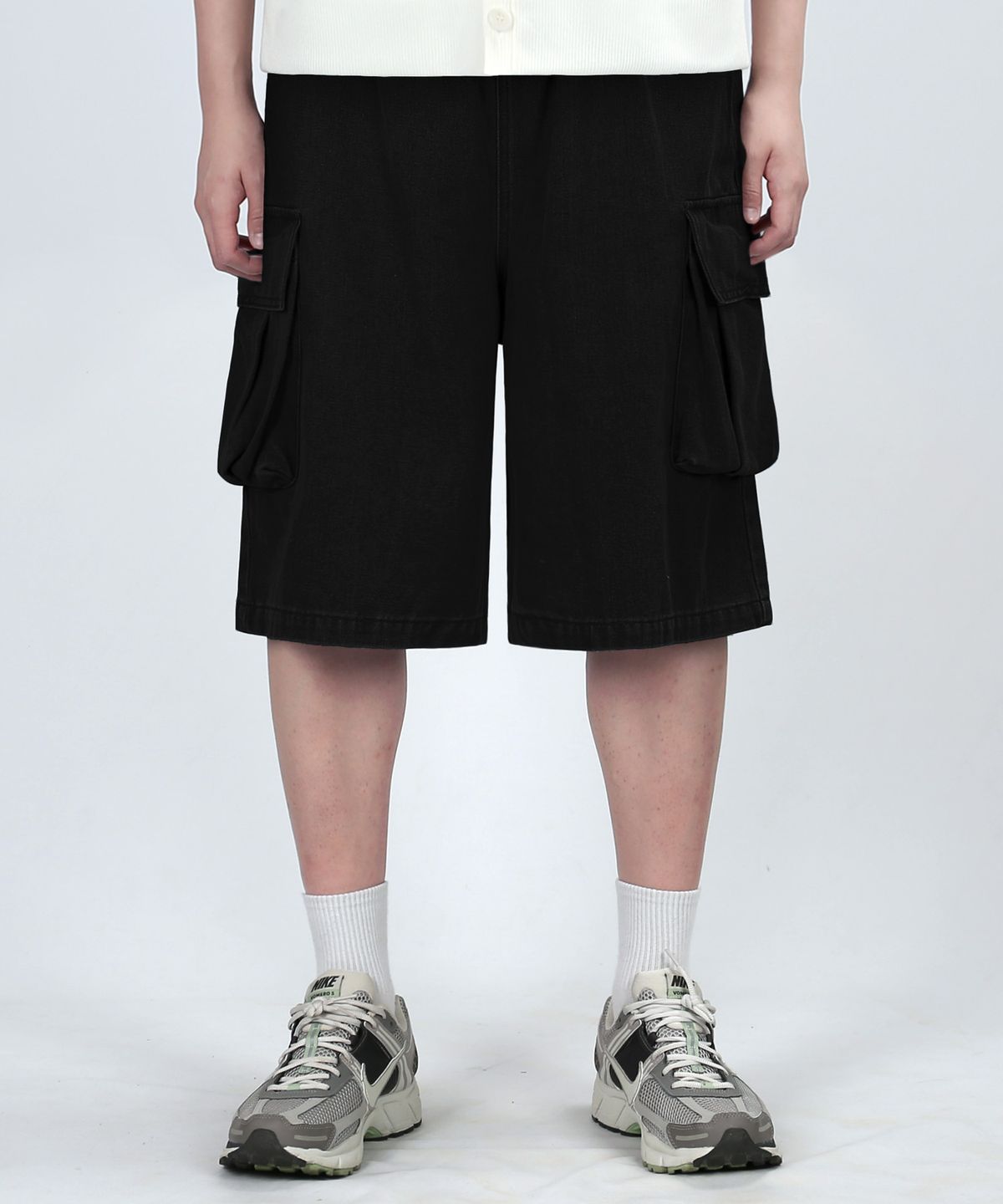 베리베인(VERYVAIN) BERMUDA CARGO DENIM (BLACK)