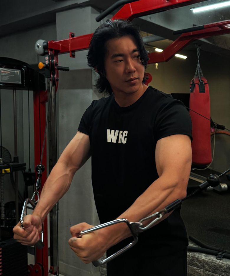 와일드 머슬핏 티셔츠_블랙