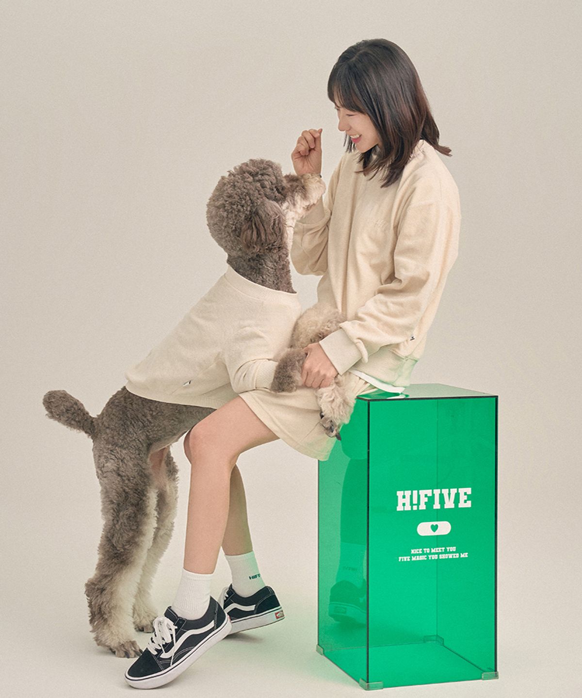 하이파이브모먼츠(HIFIVEMOMENTS) 럽미라이트 테리 스웻 쇼츠 반려인용 I 슈가베이지
