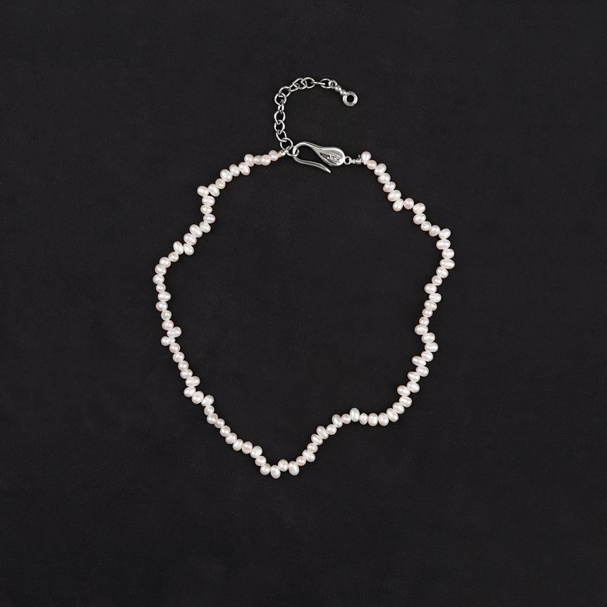 로울(LOWOOL) Mini zigzag pearl necklace