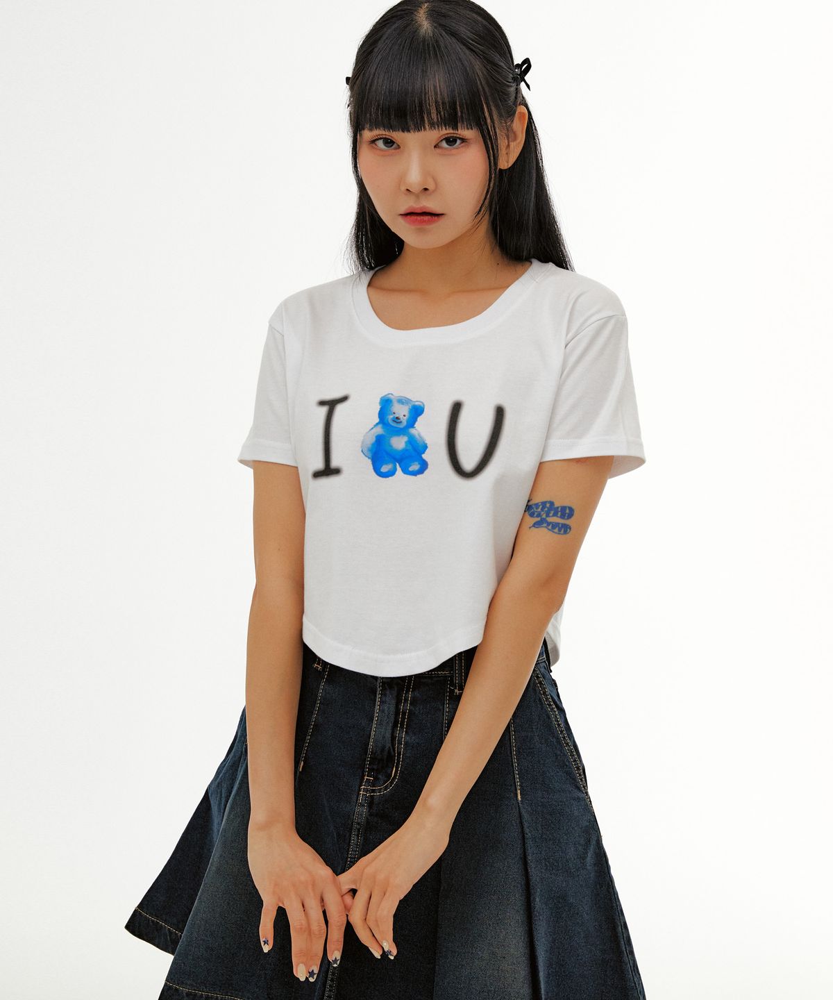 엠블러(AMBLER) Blue bear, love u 라운드 헴 크롭 반팔 티셔츠 ACR505 (화이트)