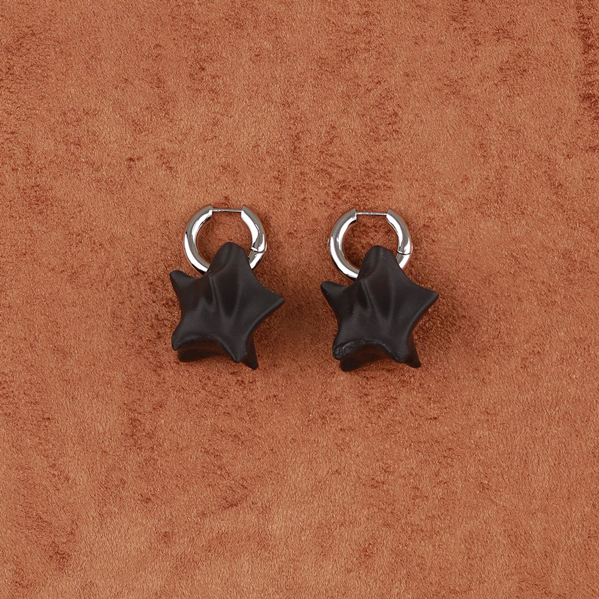 로울(LOWOOL) Black struggle earrings