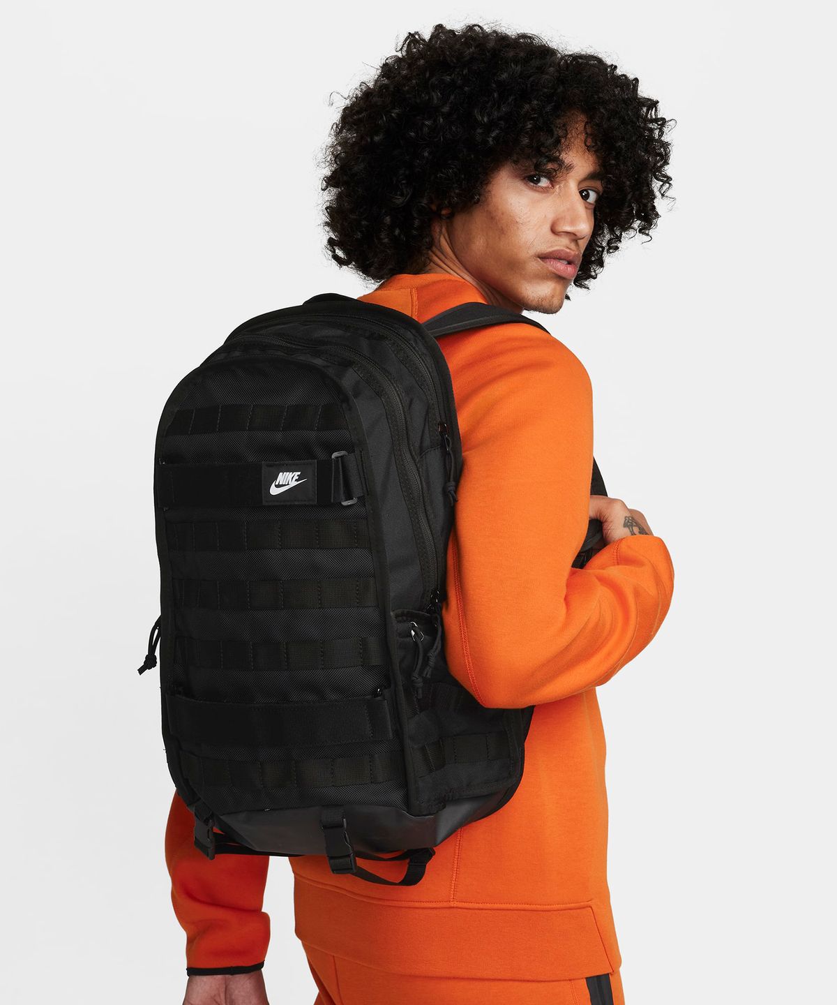 나이키(NIKE) 스포츠웨어 RPM 백팩(26L) - 블랙:화이트 / FD7544-010