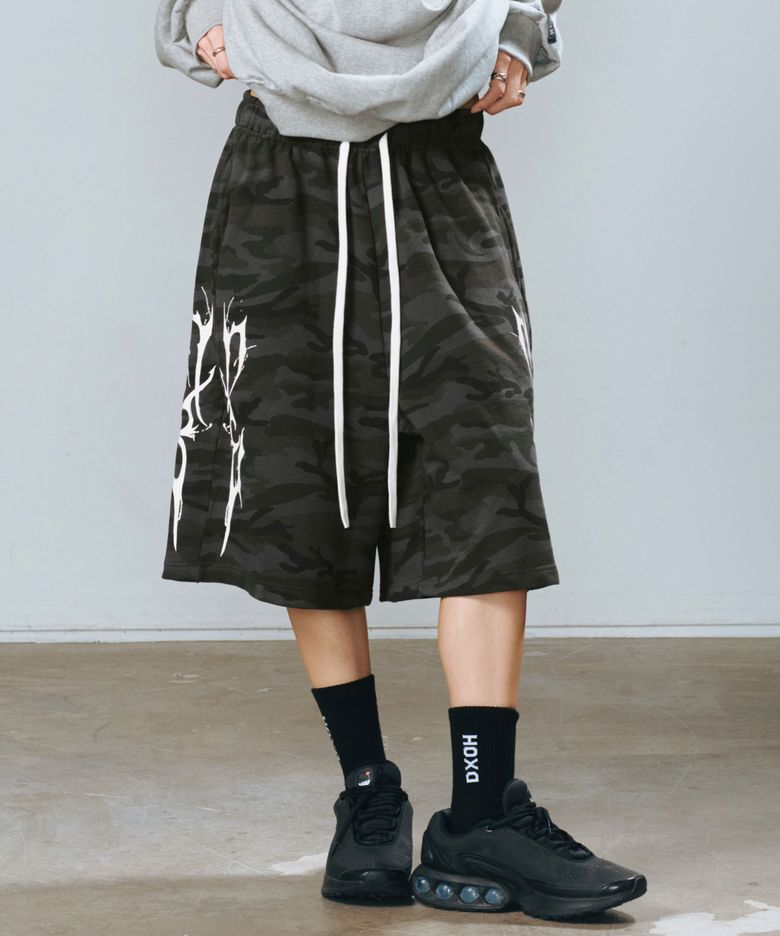 썬더 로고 하프 팬츠 블랙 카모