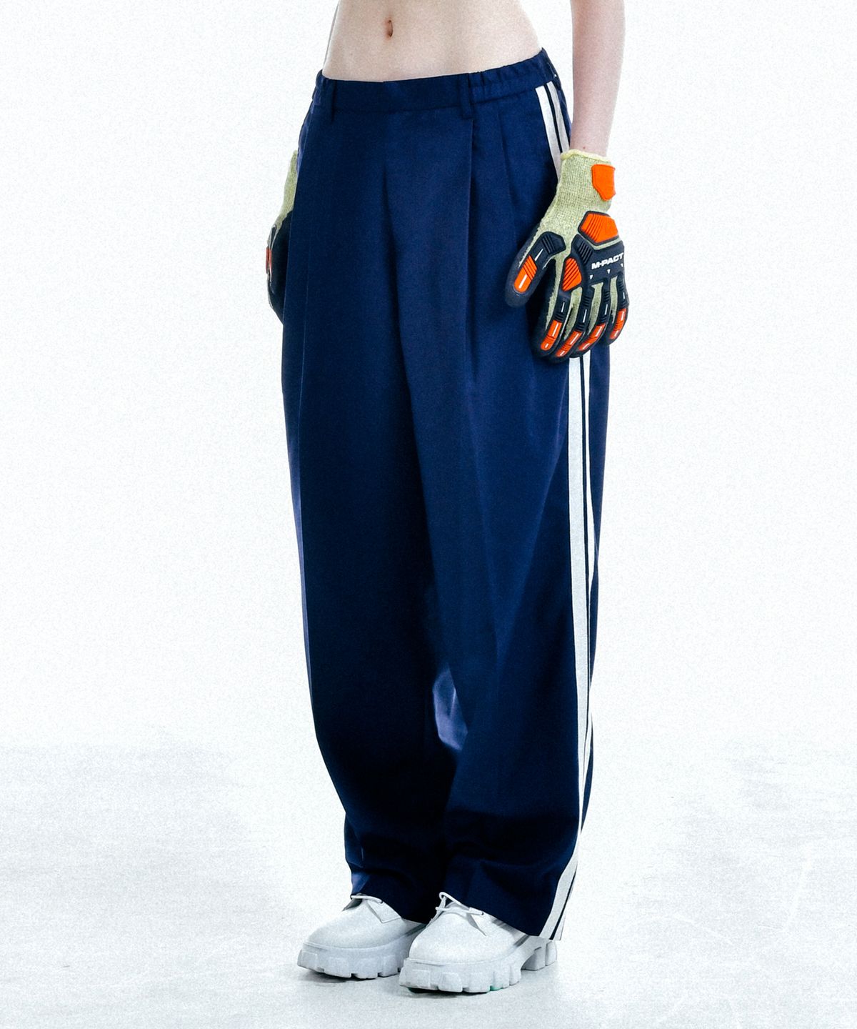 씨오엠이(COME) [UNISEX] Satin-Trimmed Motorsport Trousers (Navy)