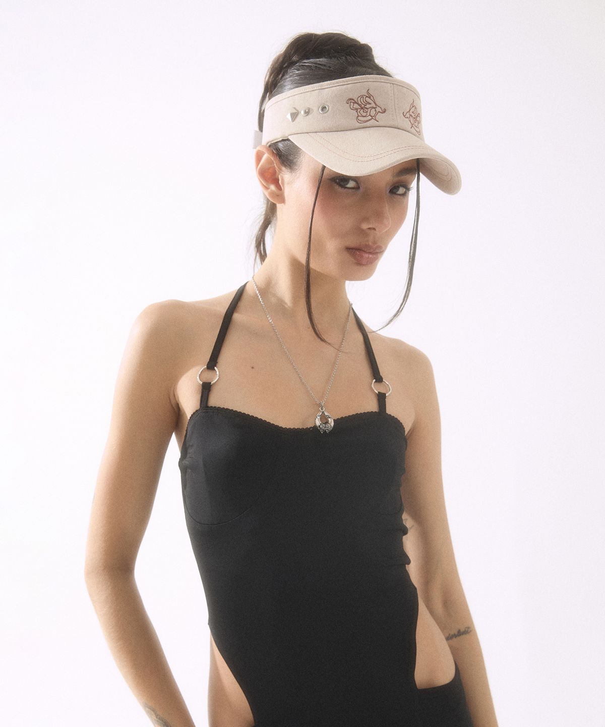 배디(BADEE) Stud Sun Visor Sand