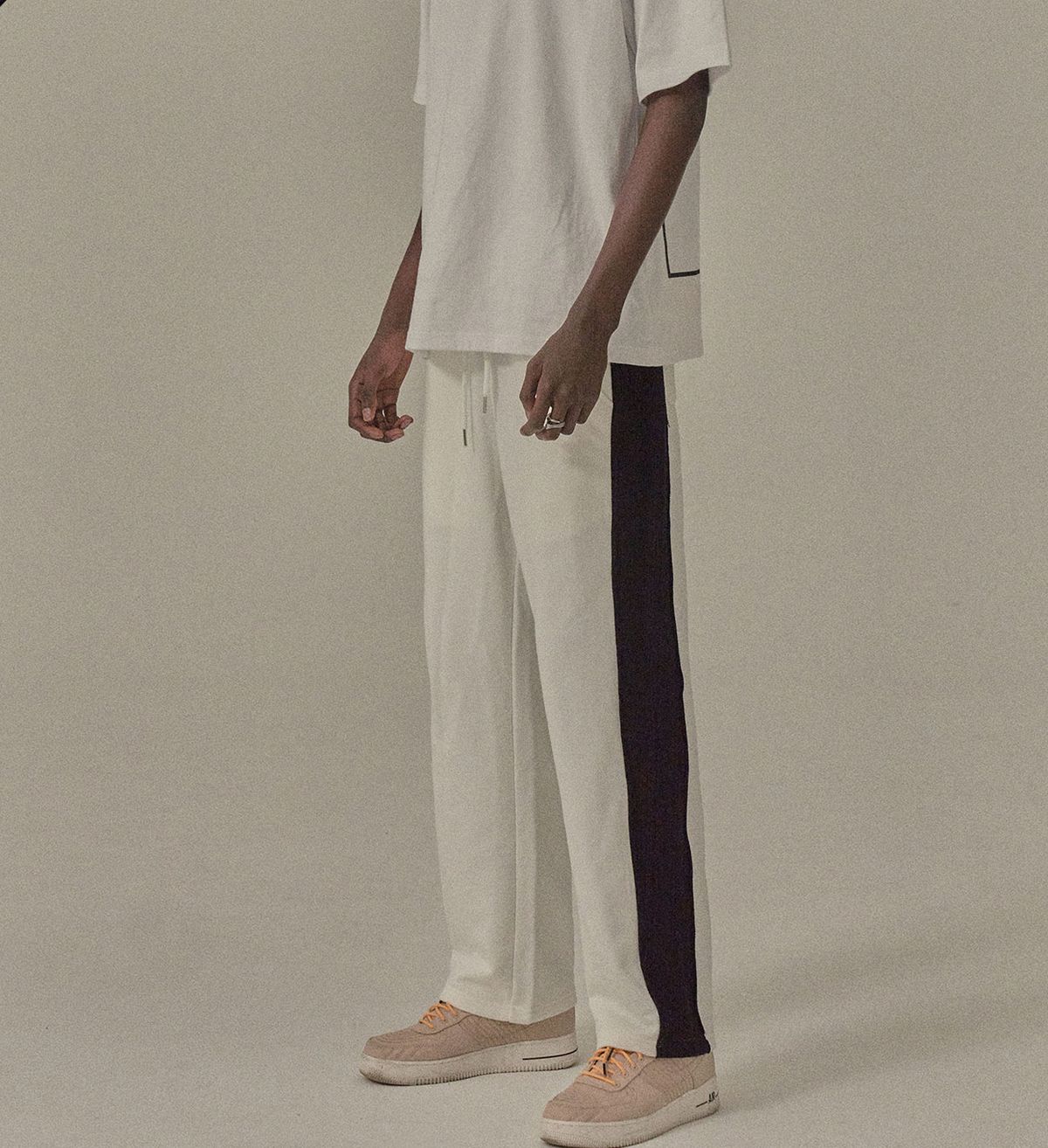 달러플라워(DOLLARFLOWER) SIDE LINE TRACK PANTS, WHITE