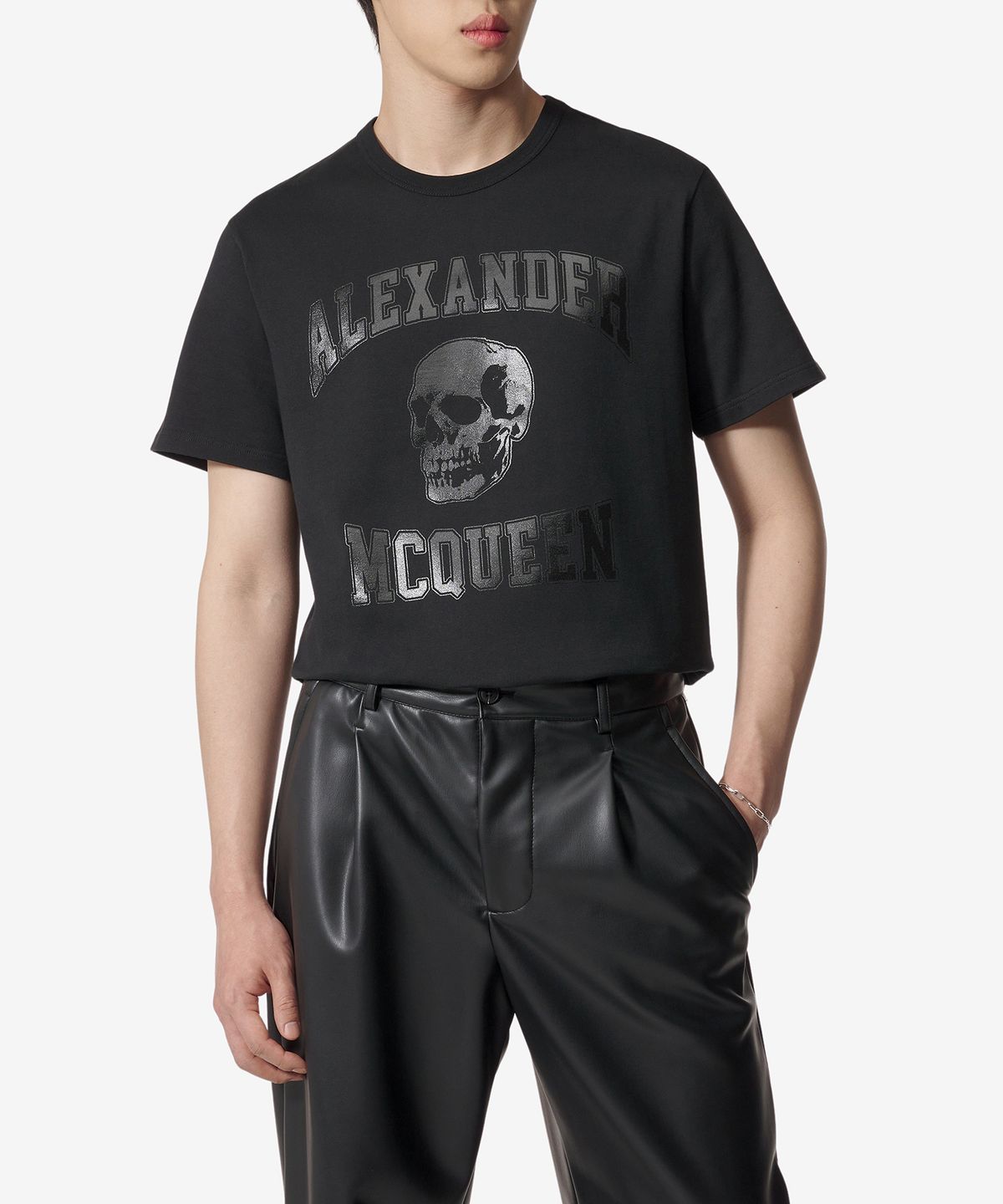 알렉산더 맥퀸(ALEXANDER McQUEEN) 스컬 반소매 티셔츠 - 블랙 / 759442QTAAW0548