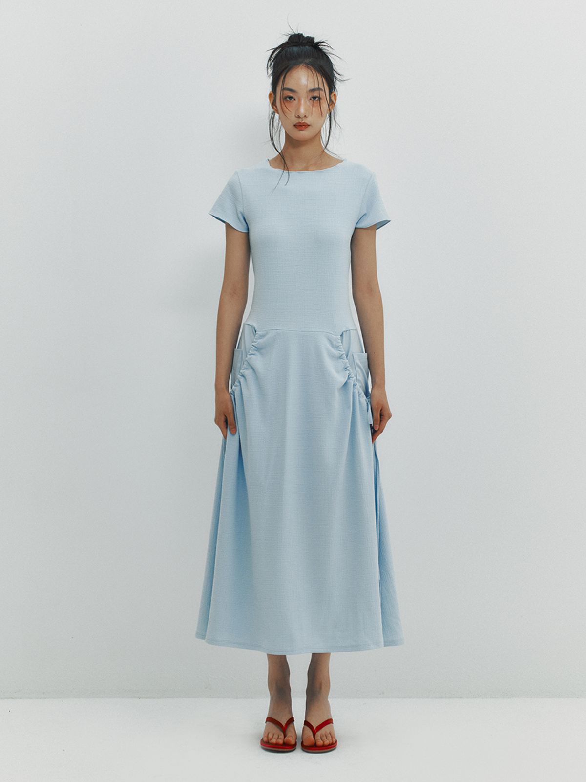 민더리(MEENDERI) SHIRRING POCKET MAXI DRESS - SKY BLUE