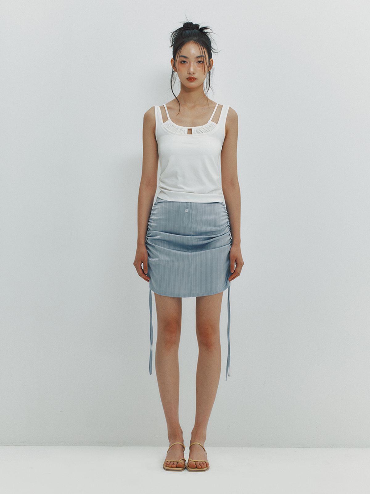 민더리(MEENDERI) SHIRRING SATIN SKIRT - SKY BLUE