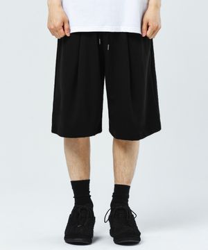 버뮤다 와이드핏 원턱 트레이닝 반바지 - 블랙