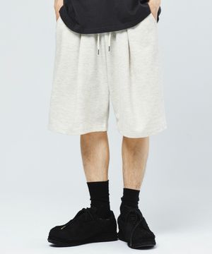 버뮤다 와이드핏 원턱 트레이닝 반바지 - 오트밀