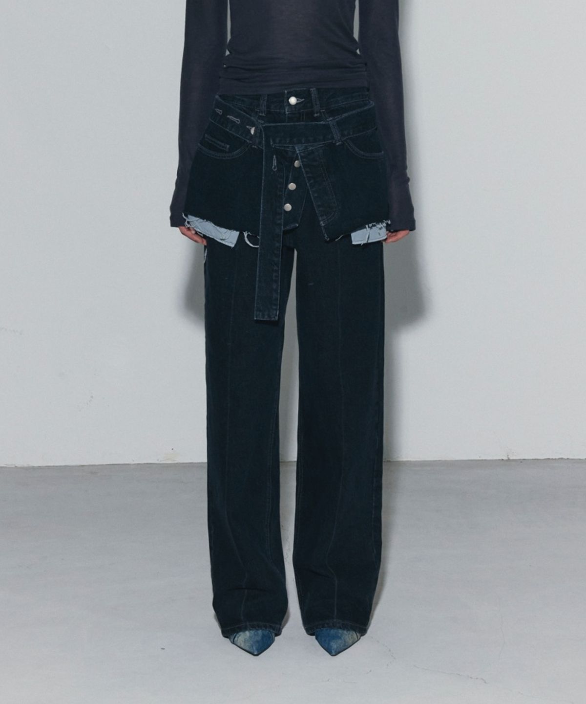 더포르타(THEPORTA) DOUBLE LAYER BELTED DENIM, DARK GREY