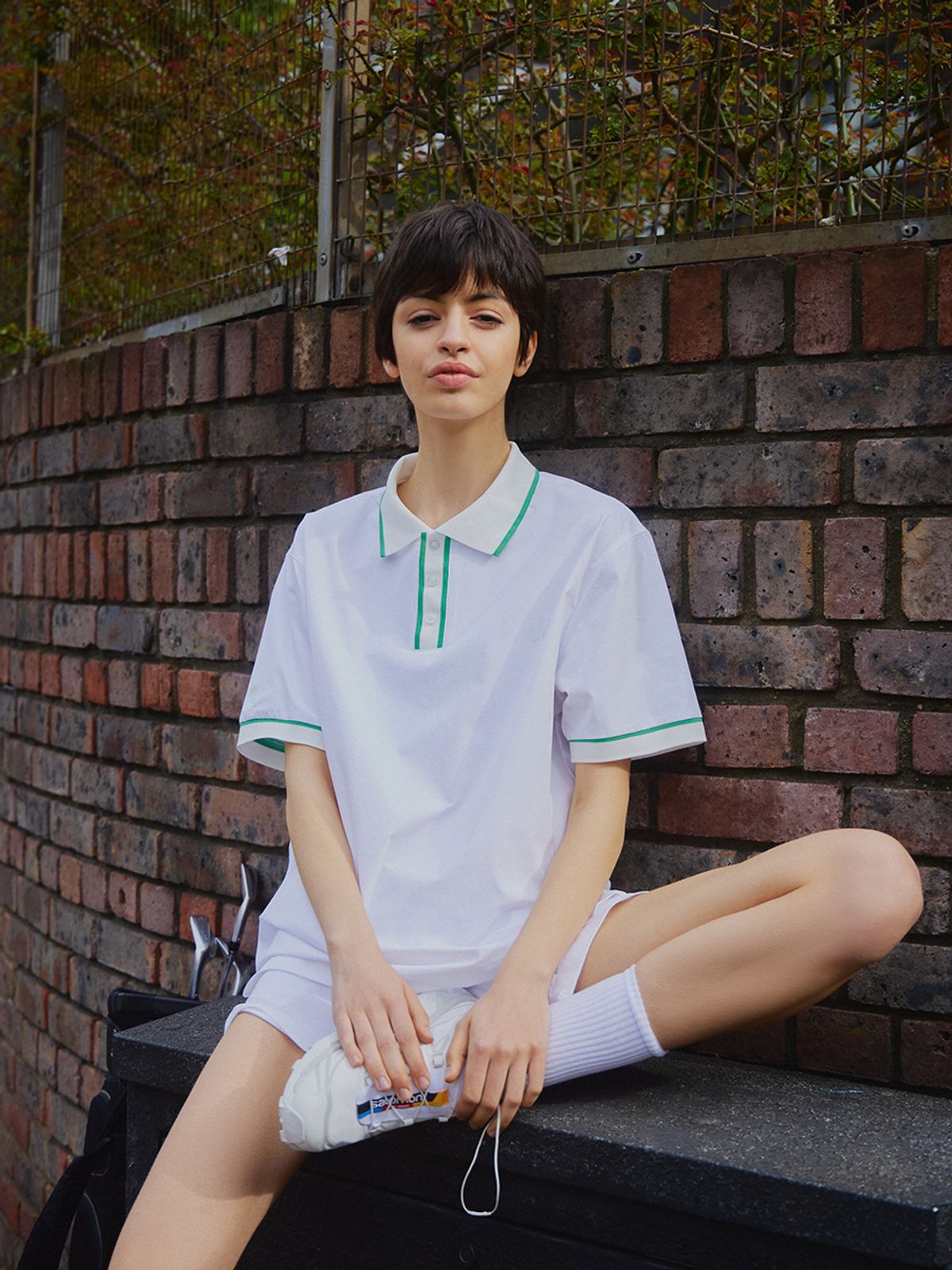 테이아(THEIA) 남녀공용 시그니처 카라티셔츠 화이트