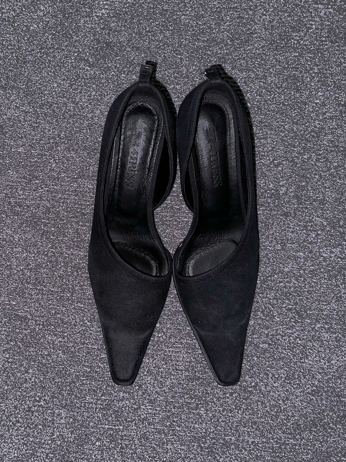 포트리스(4TRESS) ESSENTIAL WAXED PUMPS 01 BLACK