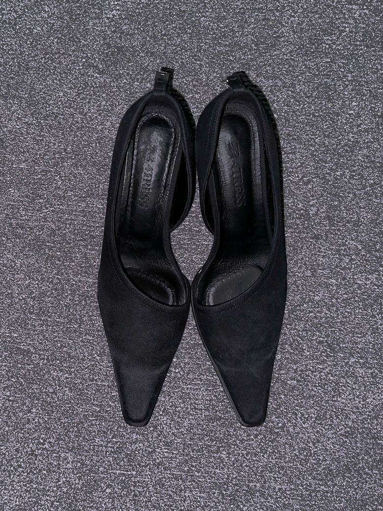 ESSENTIAL WAXED PUMPS 01 BLACK