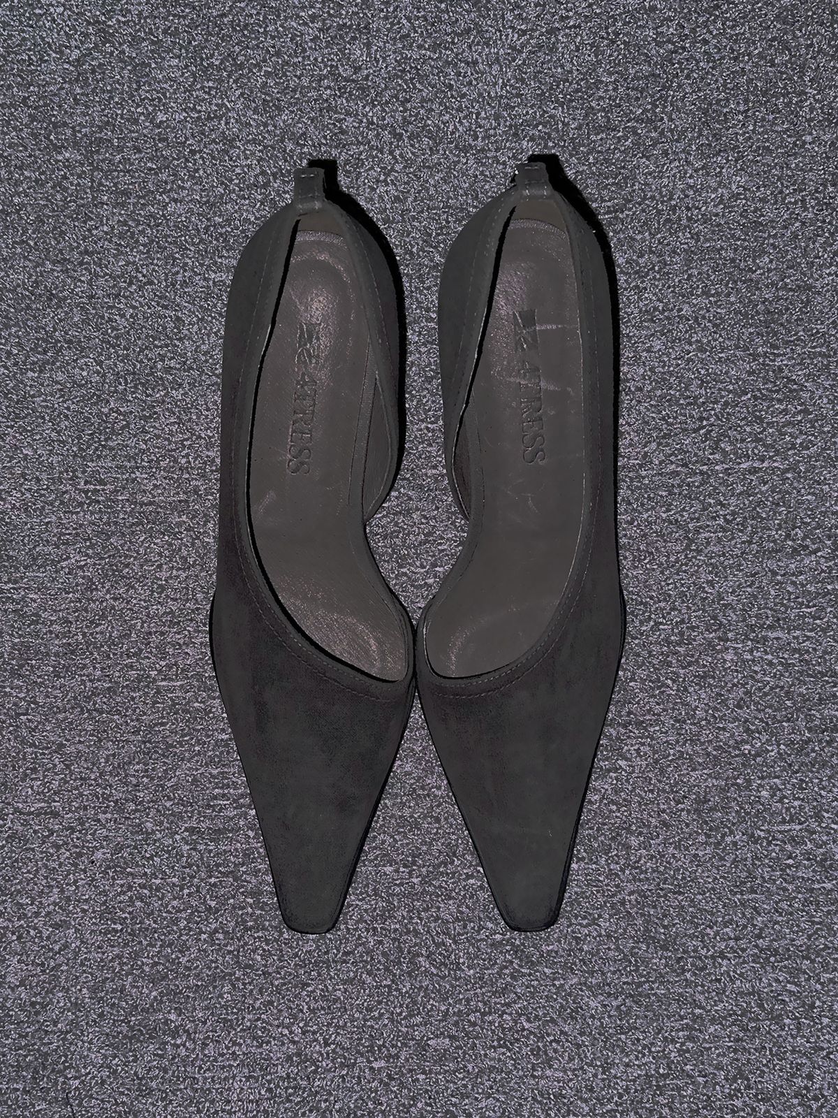 포트리스(4TRESS) ESSENTIAL WAXED PUMPS 01 GRAY