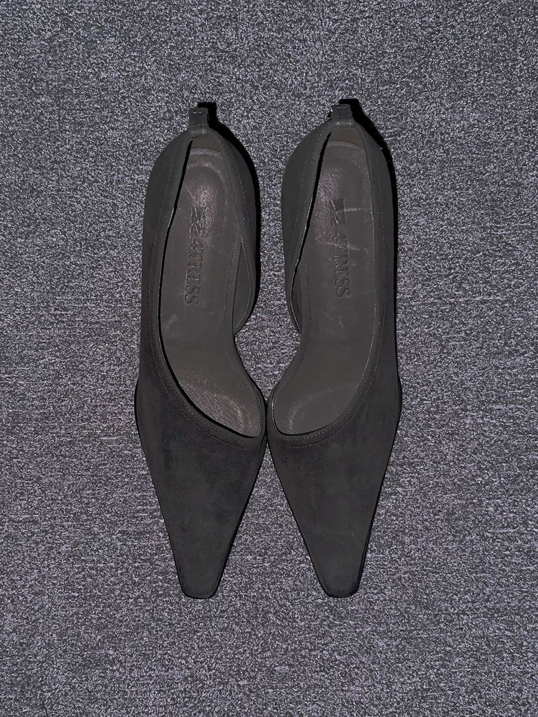 ESSENTIAL WAXED PUMPS 01 GRAY