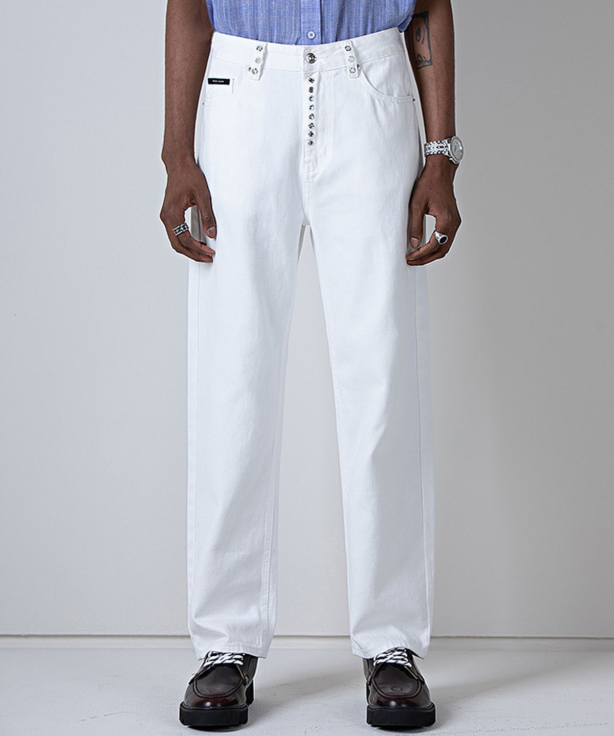 스트라이크(STRIKE) Elegant Eyelet Washed White Jeans (WIDE)