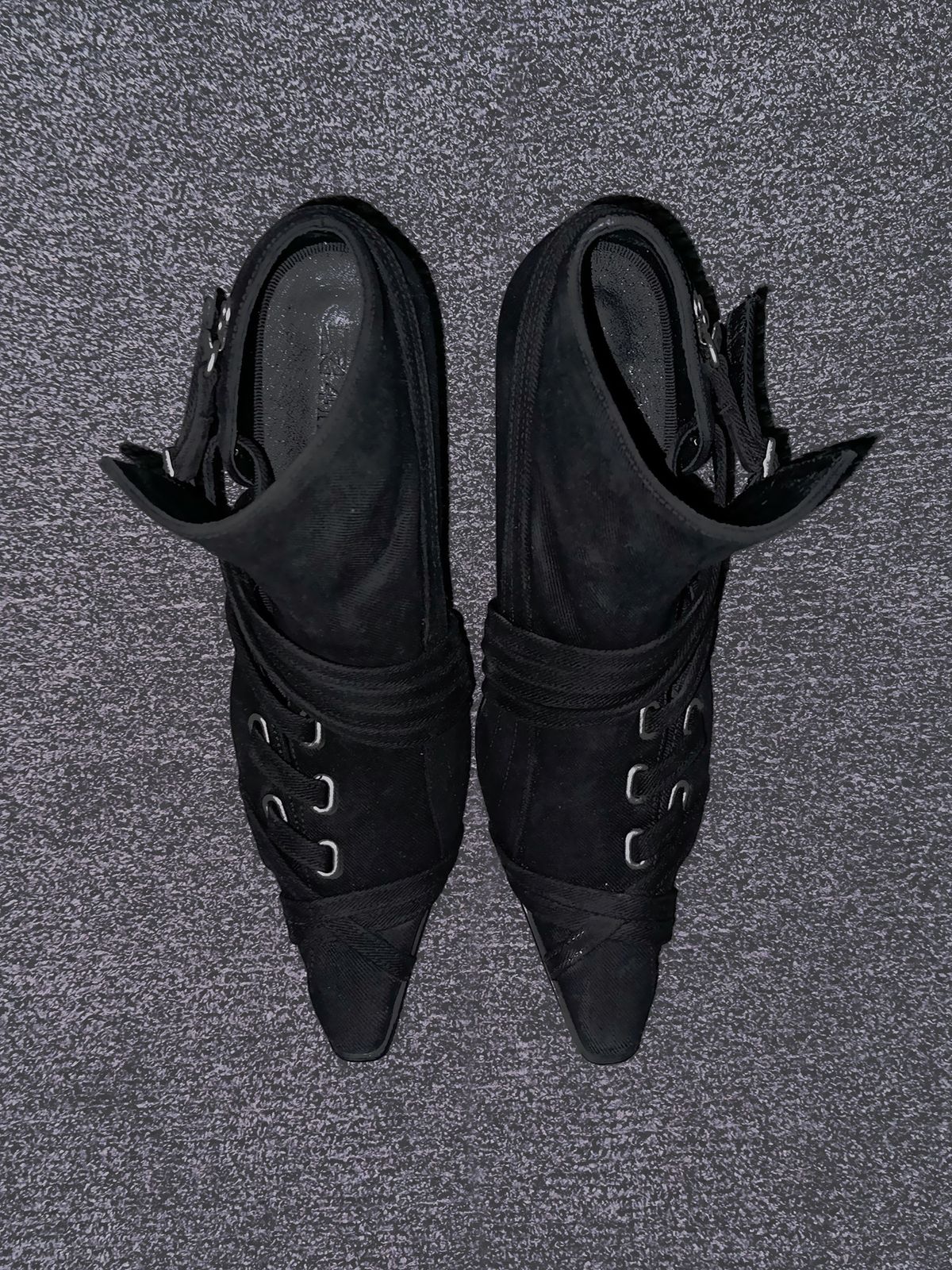 포트리스(4TRESS) ICONIC WAXED STRAPPY PUMPS 01 BLACK
