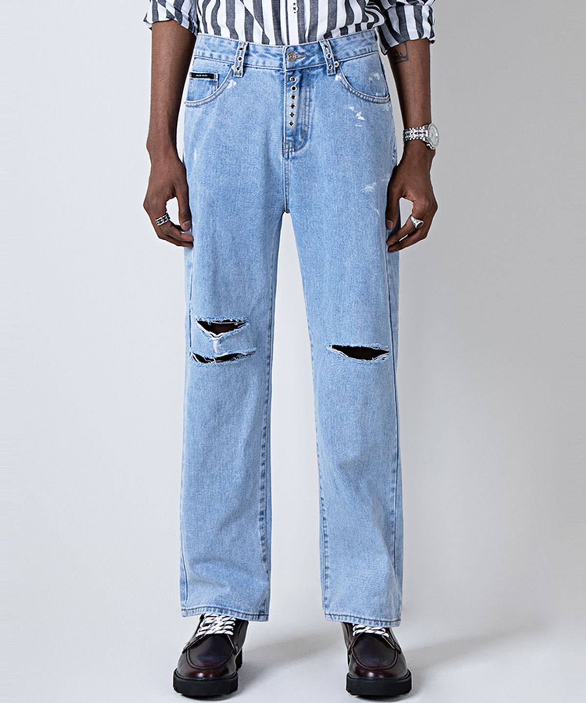 스트라이크(STRIKE) Light Wash Distressed Eyelet Painted Jeans (WIDE)