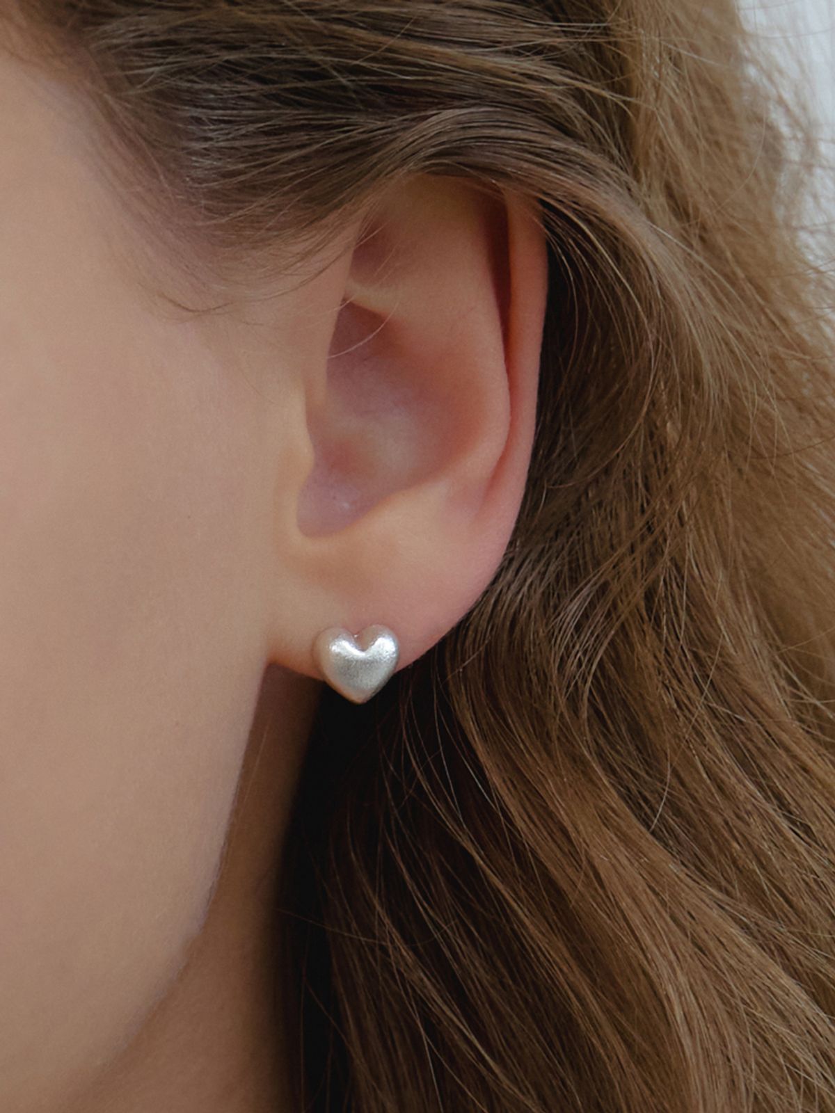 오블라(OVLA) MATTE DAMAGE HEART EARRING_S JE029
