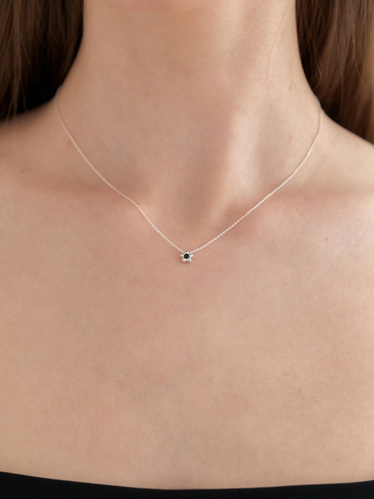 오블라(OVLA) (SILVER 925) black stone flower necklace JN026