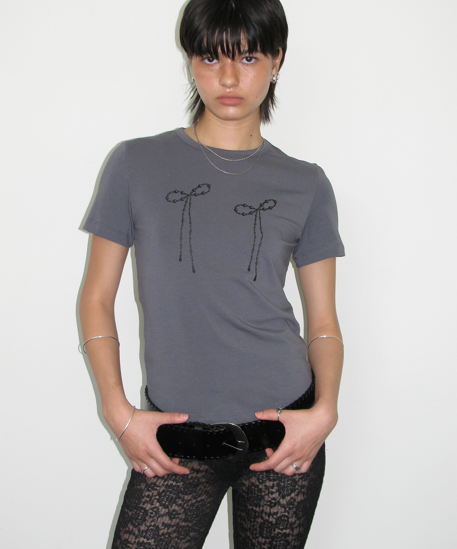 MUSINSA | MILLO WOMEN Pearl Ribbon T-shirt [Charcoal]