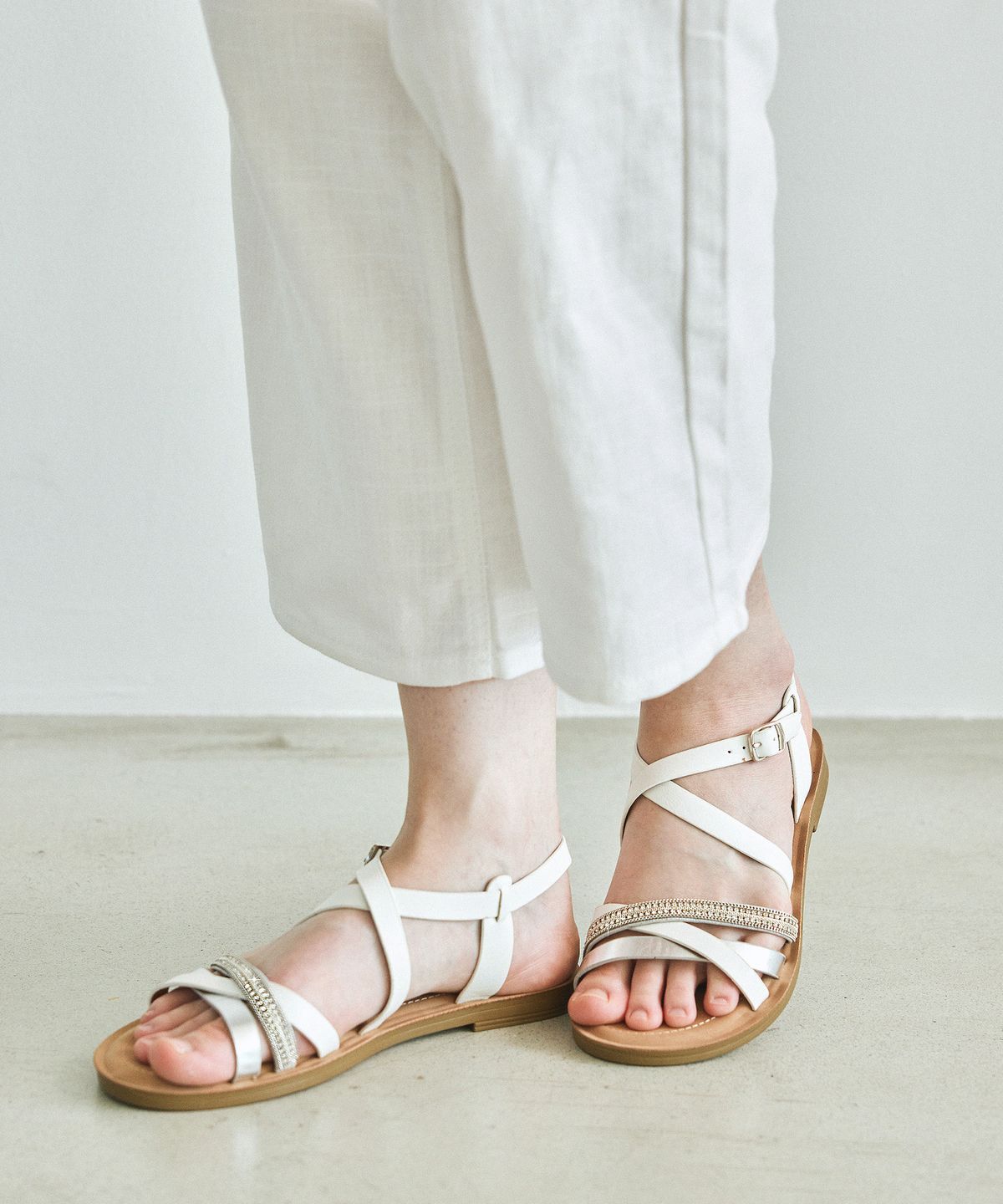 스퍼(SPUR) Holly 플랫 샌들 1.5cm -US9040 (2color)