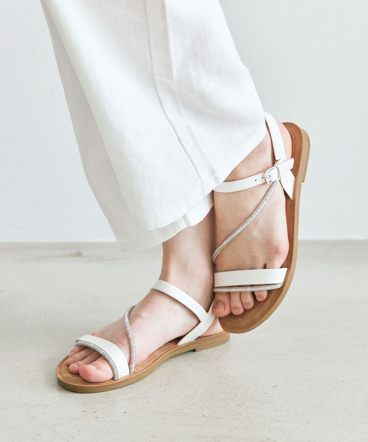 스퍼(SPUR) Hailey 플랫 샌들 1.5cm -US9038 (2color)