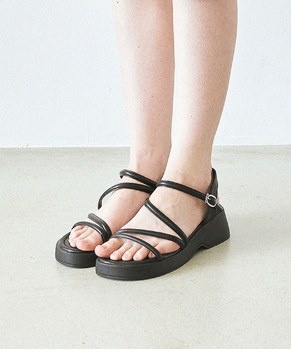 스퍼(SPUR) Multi 스트랩 플랫폼 샌들 5cm -US9032 (3color)