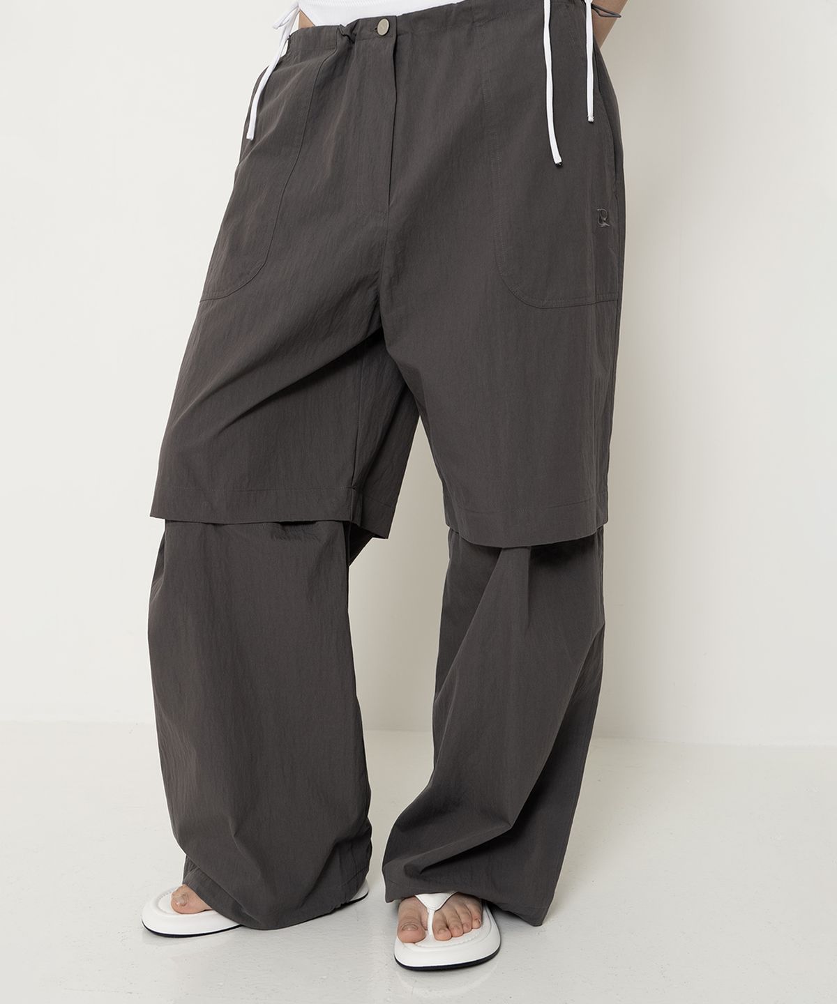 더포르타(THEPORTA) DETACHABLE TWO-WAY PANTS, CHARCOAL