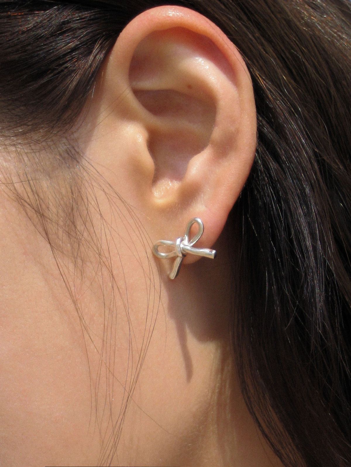 잇더즌매터(IT DOESN'T MATTER) Teeny ribbon earring