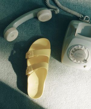 (WOMEN) EVA 투 스트랩 샌들  레몬 (HH44K2A11F)