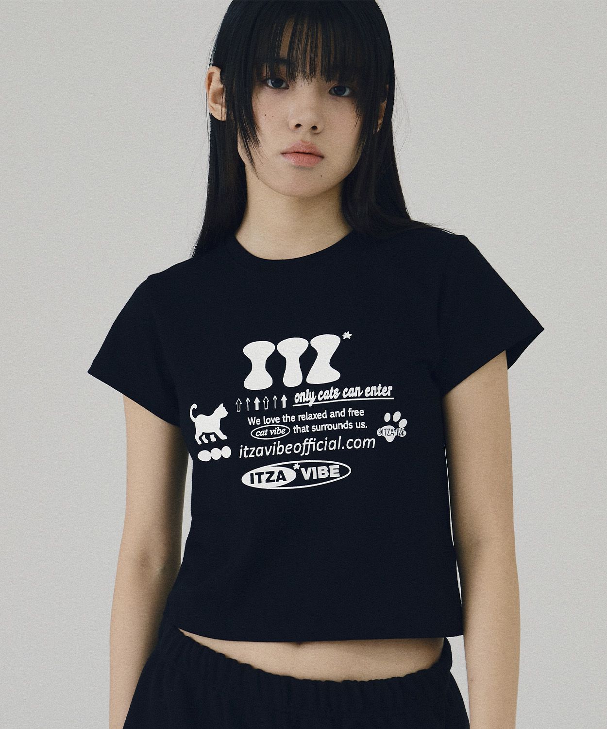 MUSINSA | ITZAVIBE ITZ OFFICIAL LOGO CROP T SHIRT - BLACK