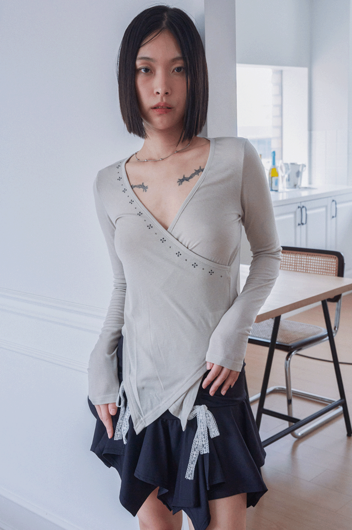비피피(BFEEP) stone v neck t _ light grey