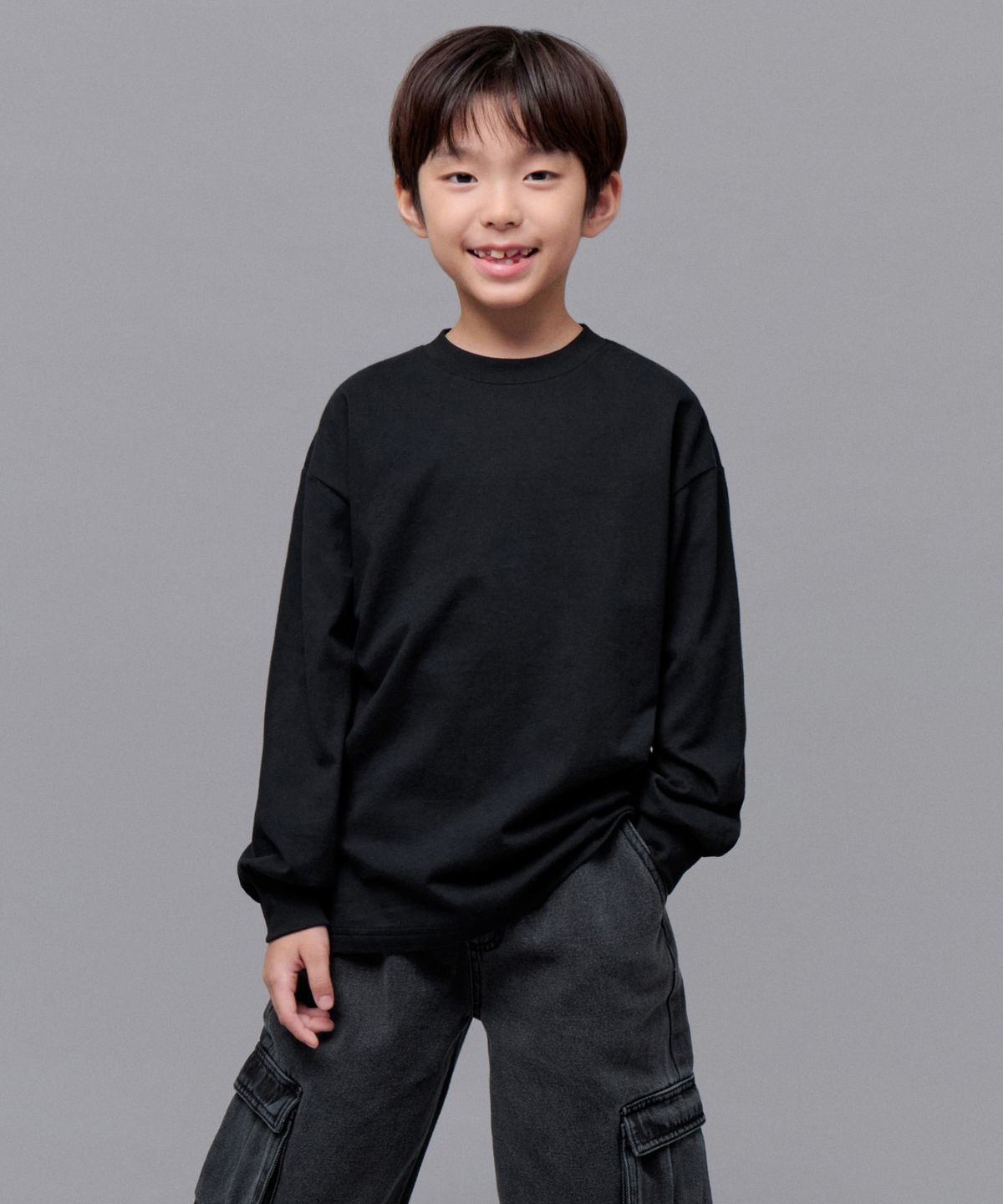 무신사 스탠다드 키즈(MUSINSA STANDARD KIDS) 오버사이즈 크루 넥 립 커프스 긴소매 티셔츠 [블랙]