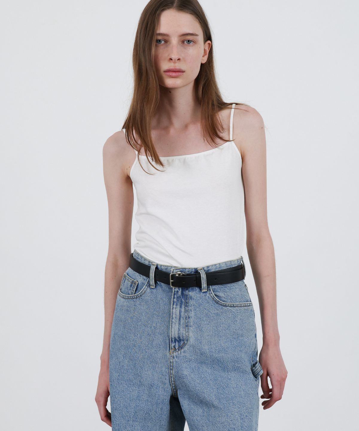 르바(LEVAR) Whenever Standard Sleeveless Top - White