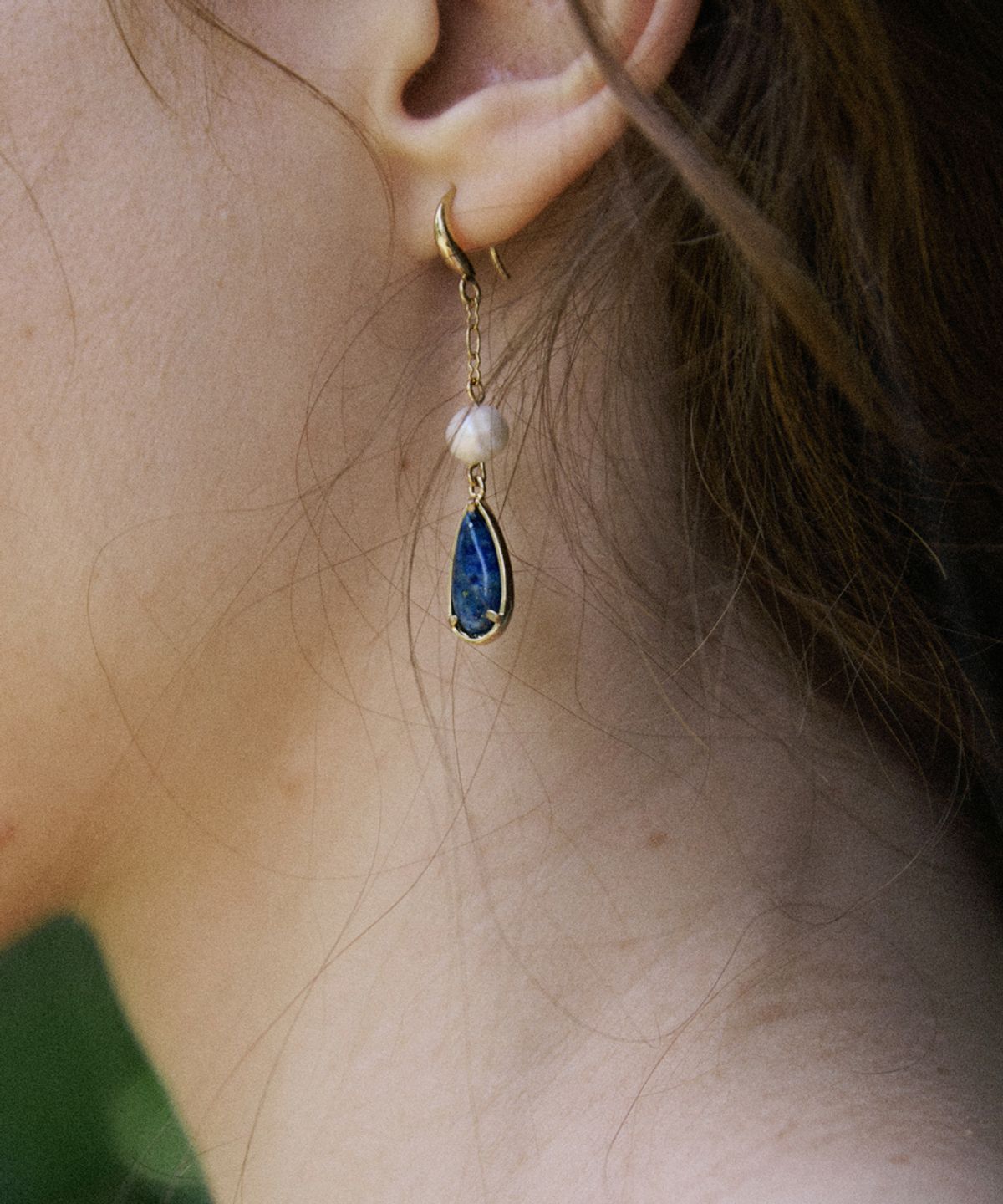 메리모티브(MERRYMOTIVE) Pearl and blue drop pendant earring
