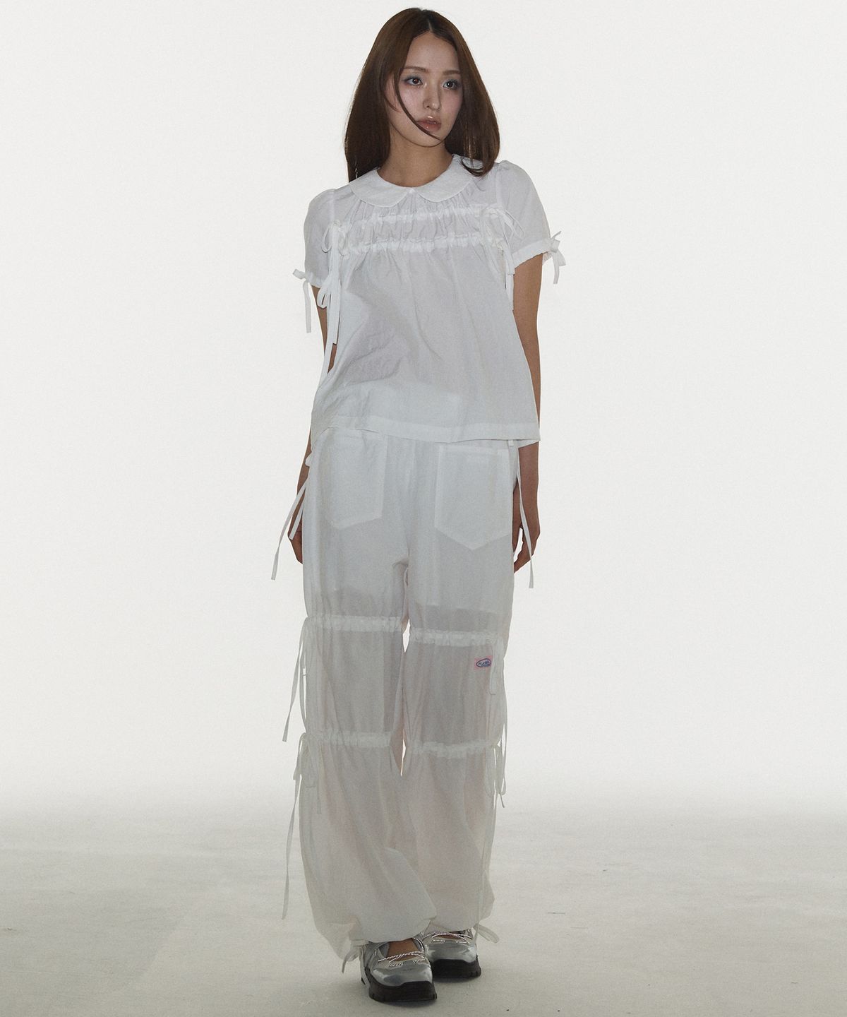 플라즈마스페어(PLASMA SPHERE) RIBBON PANTS IN WHITE (리본 셔링 바지)
