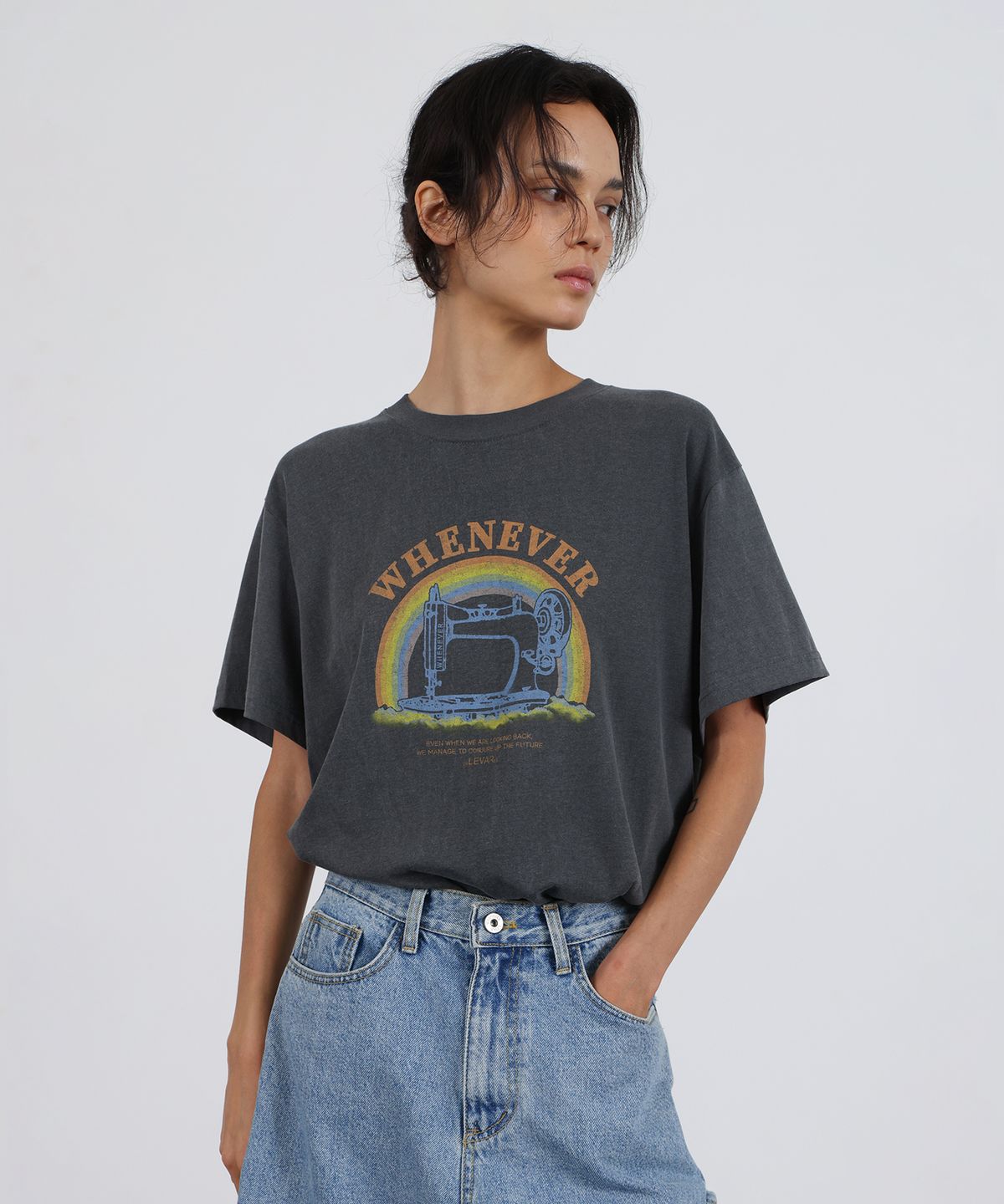르바(LEVAR) Fuzzy Rainbow T-shirt - Charcoal