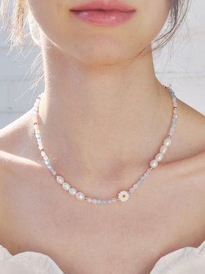 pastel moment daisy necklace