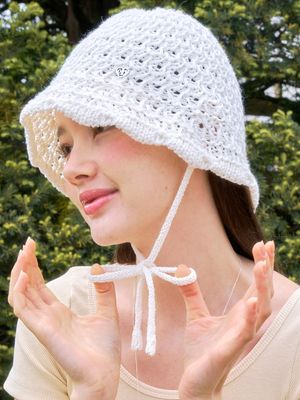 gardening heart strap bucket hat_white
