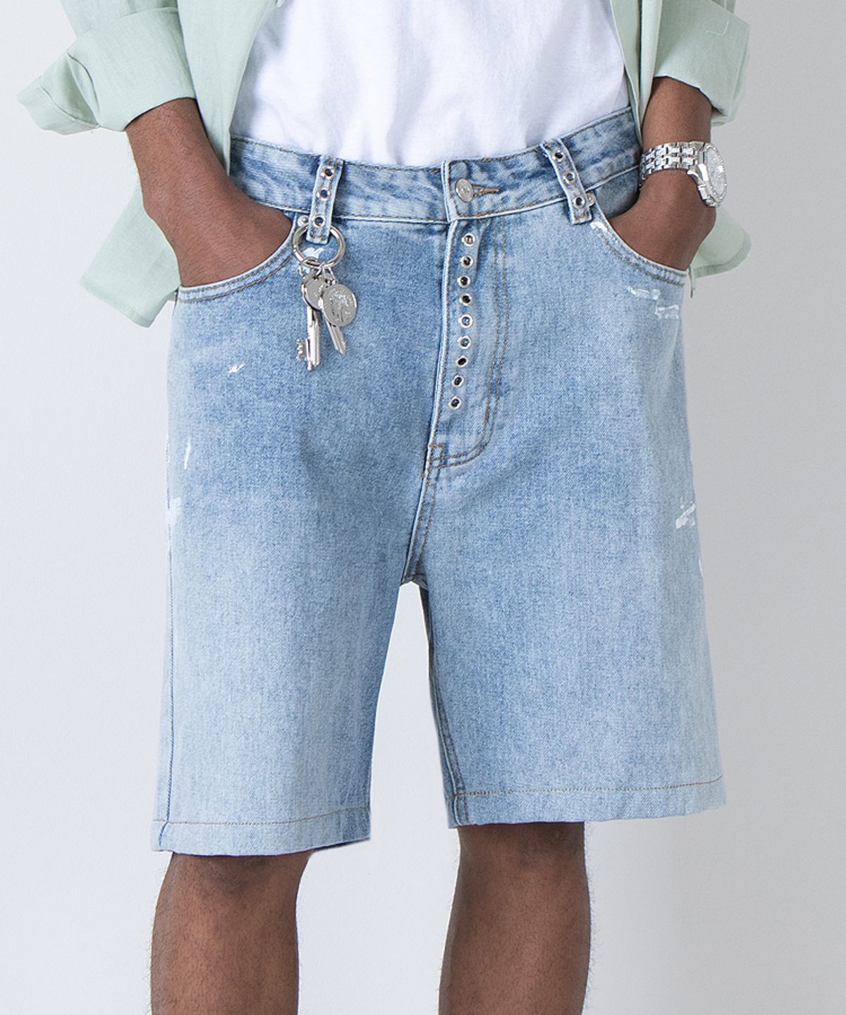 스트라이크(STRIKE) Light Wash Eyelet Painted Denim Shorts (RELAX)
