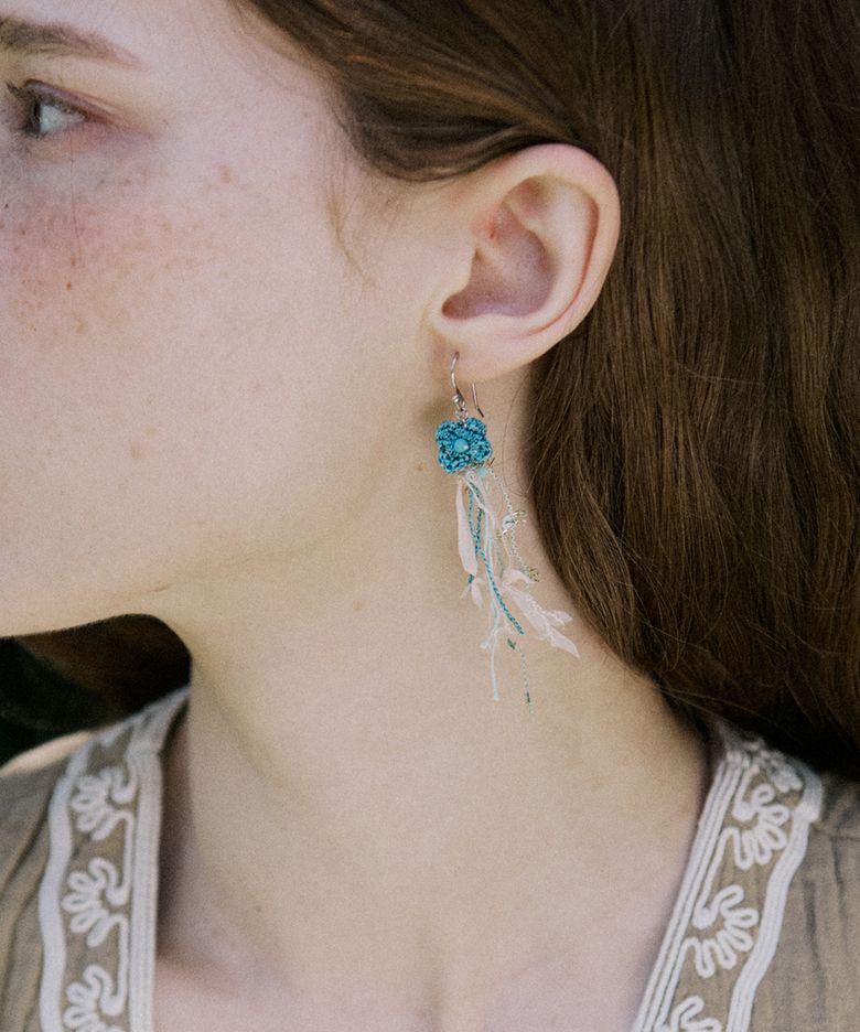 Summer clover grass knit earring