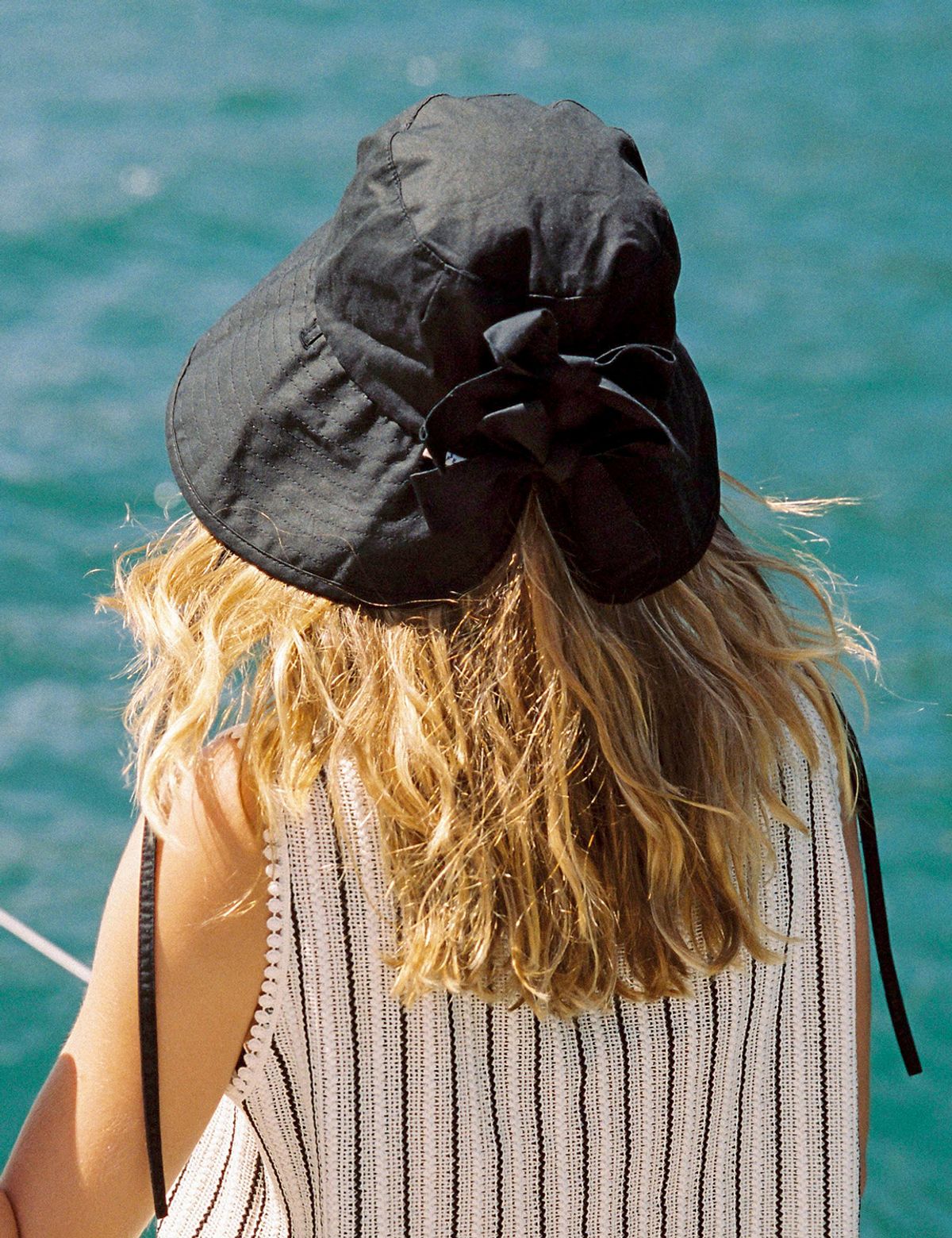 써피(SURFEA) RIBBON SLIT BUCKET HAT_BLACK