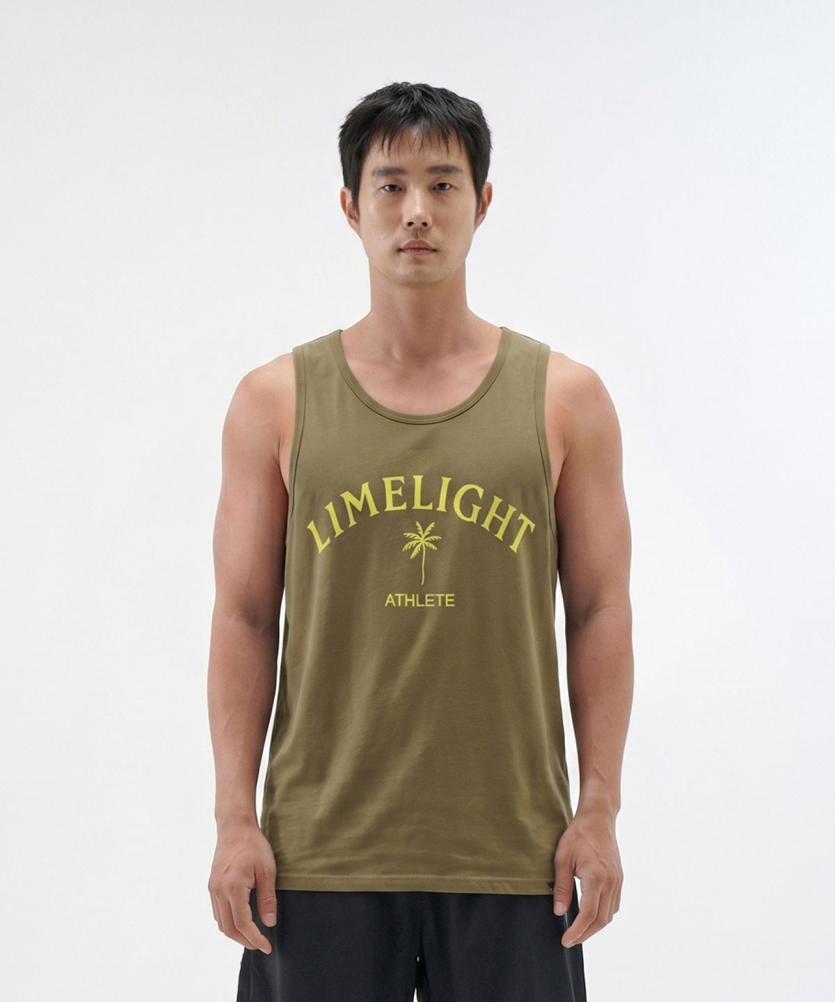라임라잇 어패럴(LIMELIGHT APPAREL) 아치 로고 팜트리 슬리브리스 (카키/옐로우)