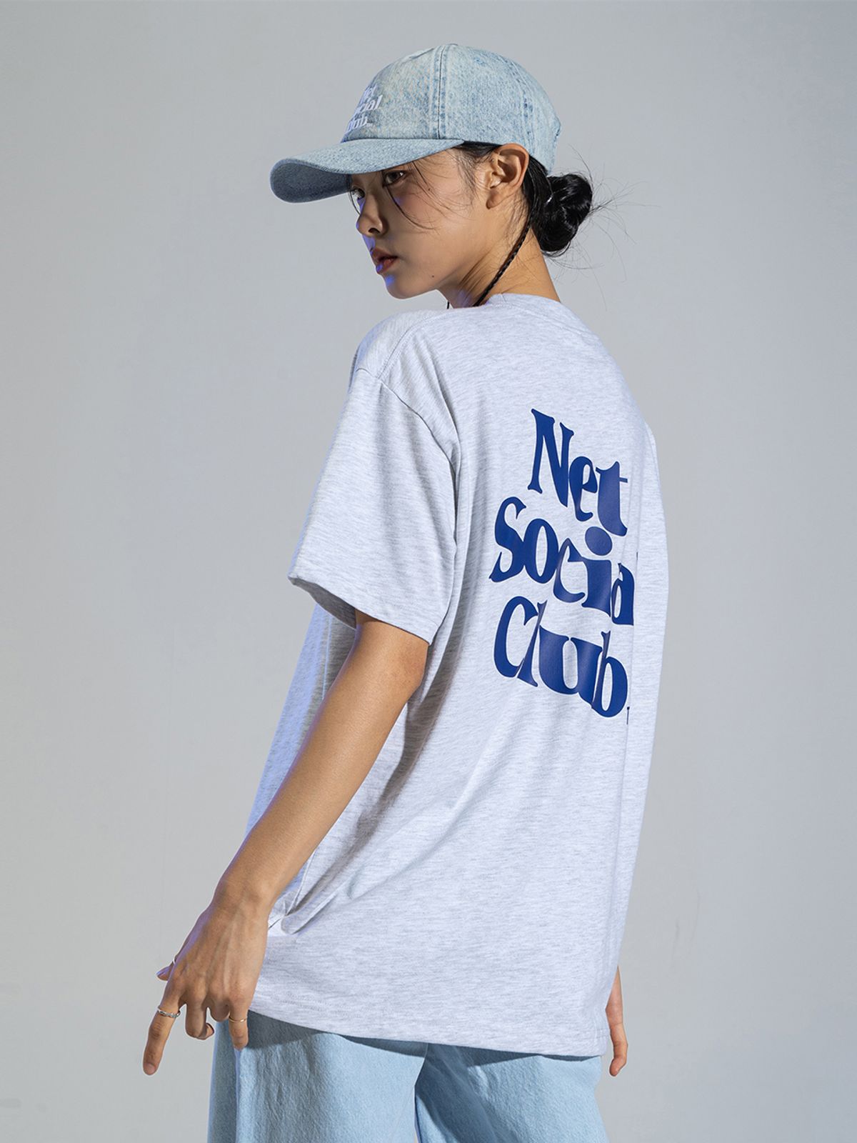 넷소셜클럽(NET SOCIAL CLUB) 웨이브 비비드 로고 반팔티 (라이트멜란지)