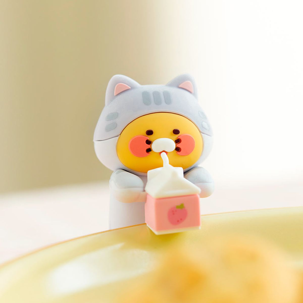카카오프렌즈(KAKAO FRIENDS) 미니데코피규어 딸기우유냥냥_춘식이